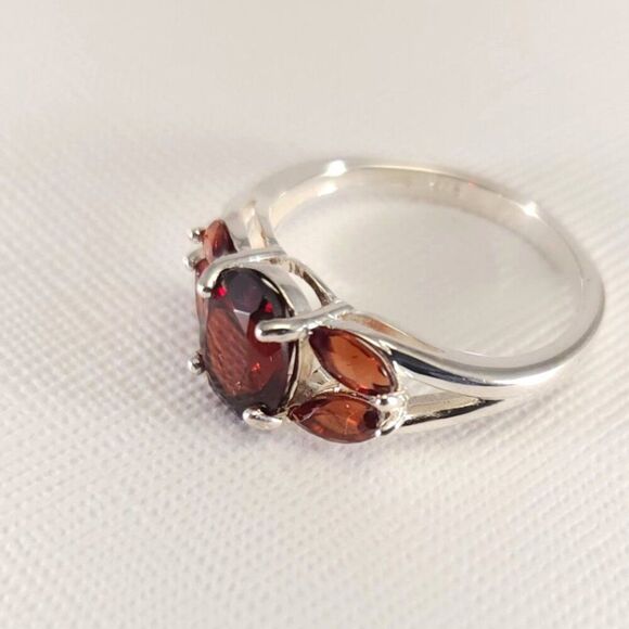 Garnet Ring 2 Carats tw Size 7 - Picture 4 of 6